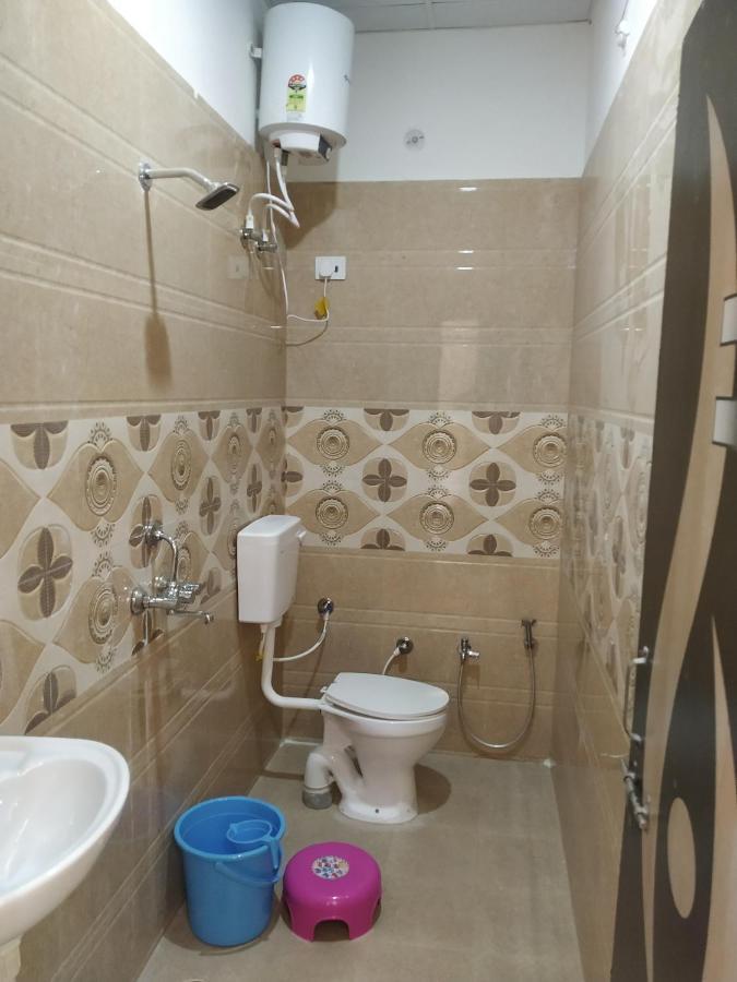 Nv Palace Hotel Вриндавана Экстерьер фото